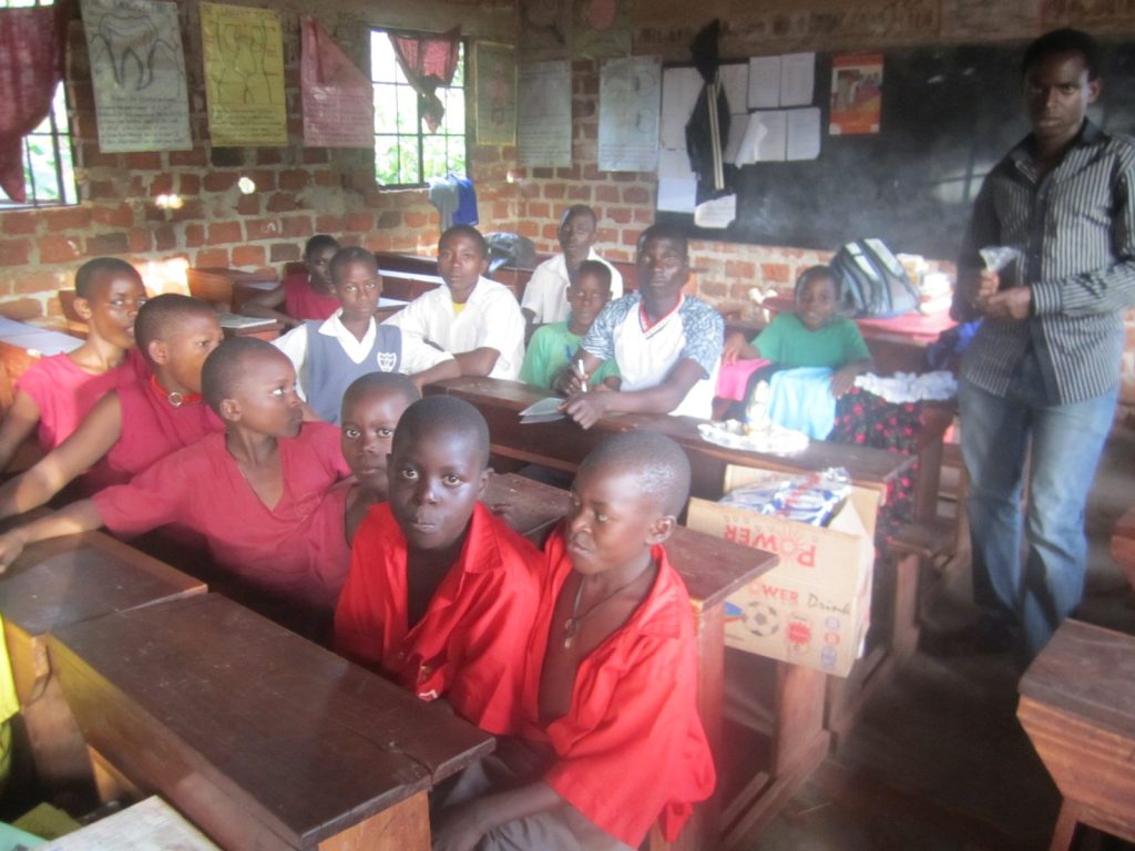 Schülerinnen und Schüler im Klassenzimmer