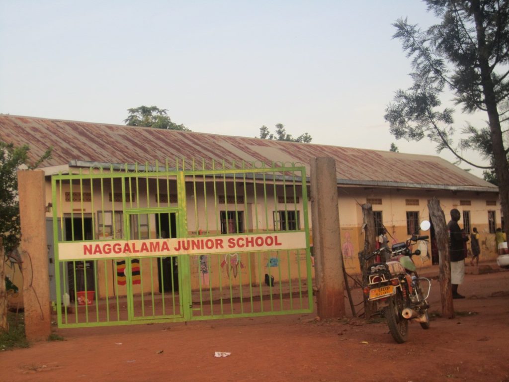 Eingangstor der Naggalama Junior School