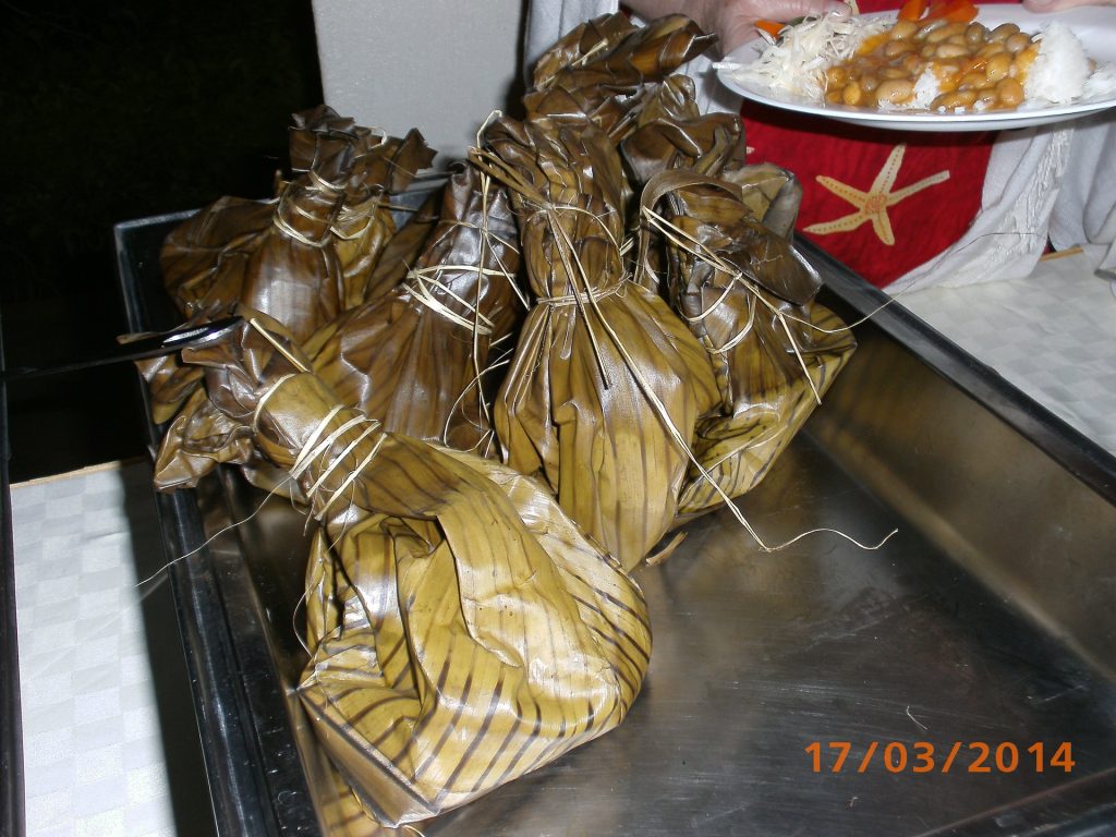 Matoke in Bananenblättern