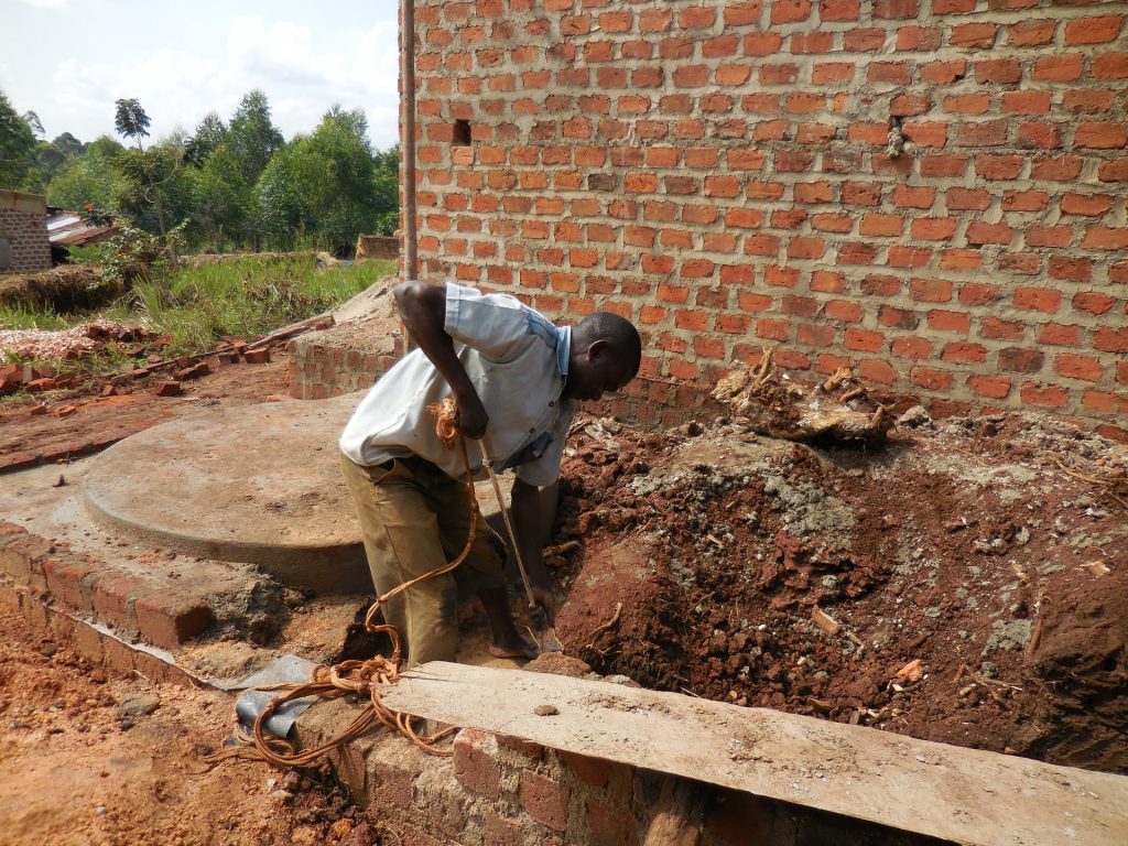 Arbeiter am Fundament